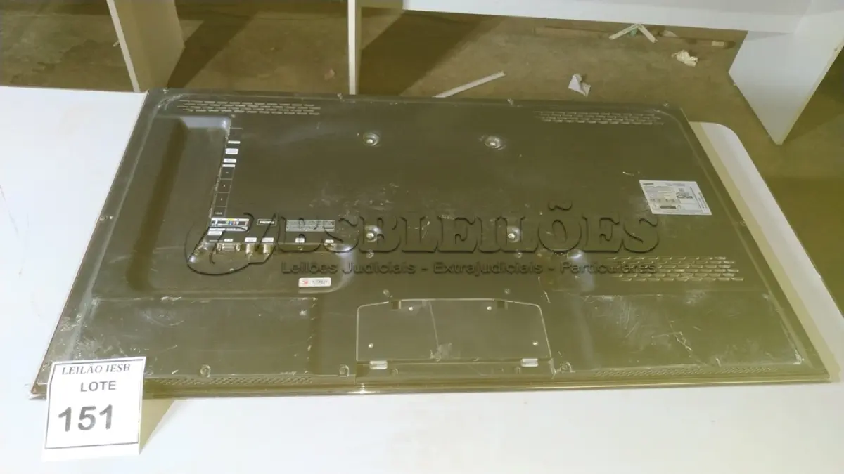 LOTE 151 - 01 TV SAMSUNG 40” SEM CONTROLE. (NO ESTADO) ATENÇÃO! FAZER A VISITAÇÃO ANTES DE ARREMATAR, NÃO SABEMOS SE FUNCIONA, LEILÃO NÃO TEM GARANTIA E NEM DEVOLUÇÃO, SUJEITO A POSSÍVEIS AVARIAS VISÍVEIS/OCULTAS E/OU AUSÊNCIA DE COMPONENTES.