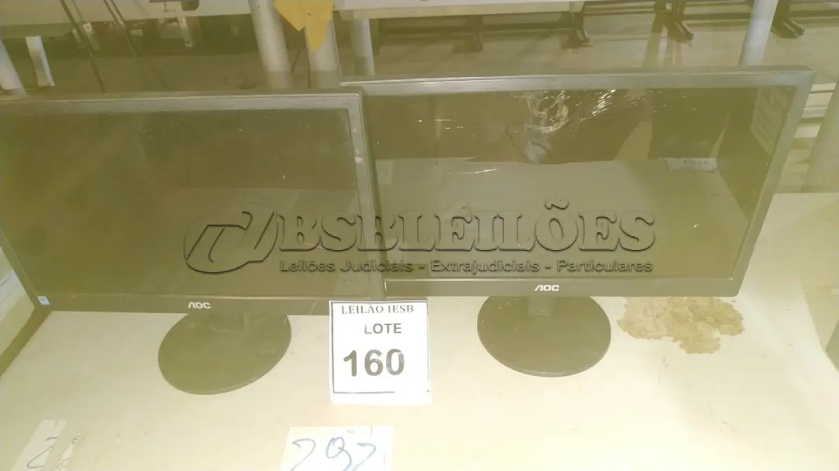 LOTE 160 - 02 MONITORES AOC. (NO ESTADO) ATENÇÃO! FAZER A VISITAÇÃO ANTES DE ARREMATAR, NÃO SABEMOS SE FUNCIONA, LEILÃO NÃO TEM GARANTIA E NEM DEVOLUÇÃO, SUJEITO A POSSÍVEIS AVARIAS VISÍVEIS/OCULTAS E/OU AUSÊNCIA DE COMPONENTES.
