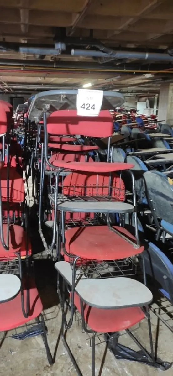 LOTE 424 - 15 CADEIRAS UNIVERSITÁRIAS. (NO ESTADO) ATENÇÃO! FAZER A VISITAÇÃO ANTES DE ARREMATAR, NÃO SABEMOS SE FUNCIONA, LEILÃO NÃO TEM GARANTIA E NEM DEVOLUÇÃO, SUJEITO A POSSÍVEIS AVARIAS VISÍVEIS/OCULTAS E/OU AUSÊNCIA DE COMPONENTES.