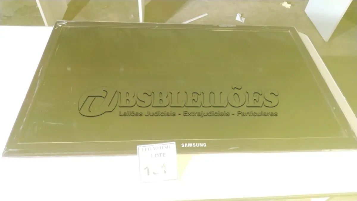 LOTE 151 - 01 TV SAMSUNG 40” SEM CONTROLE. (NO ESTADO) ATENÇÃO! FAZER A VISITAÇÃO ANTES DE ARREMATAR, NÃO SABEMOS SE FUNCIONA, LEILÃO NÃO TEM GARANTIA E NEM DEVOLUÇÃO, SUJEITO A POSSÍVEIS AVARIAS VISÍVEIS/OCULTAS E/OU AUSÊNCIA DE COMPONENTES.