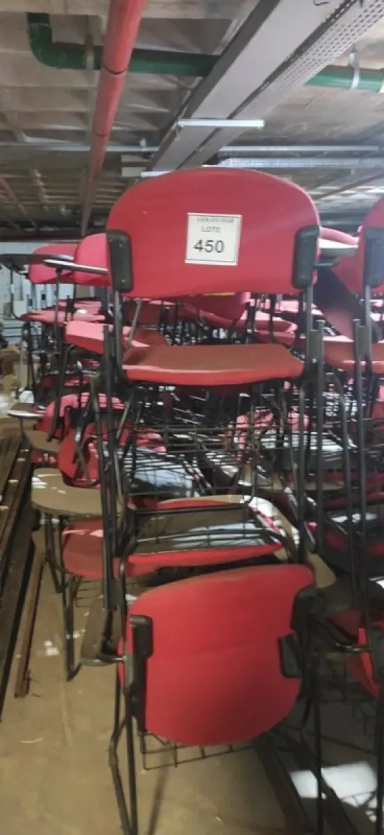 LOTE 450 - 18 CADEIRAS UNIVERSITÁRIAS. (NO ESTADO) ATENÇÃO! FAZER A VISITAÇÃO ANTES DE ARREMATAR, NÃO SABEMOS SE FUNCIONA, LEILÃO NÃO TEM GARANTIA E NEM DEVOLUÇÃO, SUJEITO A POSSÍVEIS AVARIAS VISÍVEIS/OCULTAS E/OU AUSÊNCIA DE COMPONENTES.