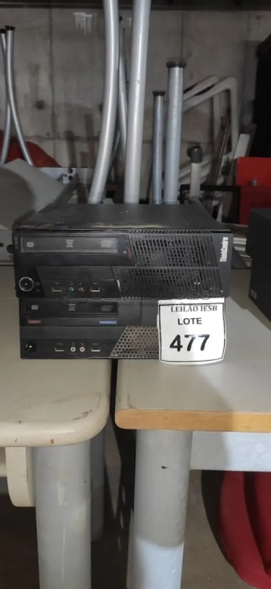 LOTE 477 - 02 CPUS LENOVO. (NO ESTADO) ATENÇÃO! FAZER A VISITAÇÃO ANTES DE ARREMATAR, NÃO SABEMOS SE FUNCIONA, LEILÃO NÃO TEM GARANTIA E NEM DEVOLUÇÃO, SUJEITO A POSSÍVEIS AVARIAS VISÍVEIS/OCULTAS E/OU AUSÊNCIA DE COMPONENTES.