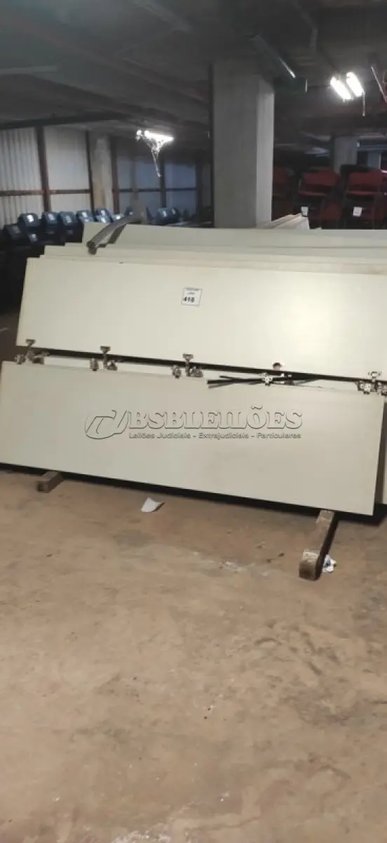 LOTE 418 - 01 LOTE COM PORTAS EM MADEIRA PARA ARMÁRIOS. (NO ESTADO) ATENÇÃO! FAZER A VISITAÇÃO ANTES DE ARREMATAR, NÃO SABEMOS SE FUNCIONA, LEILÃO NÃO TEM GARANTIA E NEM DEVOLUÇÃO, SUJEITO A POSSÍVEIS AVARIAS VISÍVEIS/OCULTAS E/OU AUSÊNCIA DE COMPONENTES.