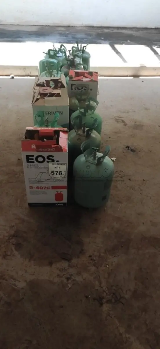 LOTE 576 - 17 VASILHAMES SUCATA. (NO ESTADO) ATENÇÃO! FAZER A VISITAÇÃO ANTES DE ARREMATAR, NÃO SABEMOS SE FUNCIONA, LEILÃO NÃO TEM GARANTIA E NEM DEVOLUÇÃO, SUJEITO A POSSÍVEIS AVARIAS VISÍVEIS/OCULTAS E/OU AUSÊNCIA DE COMPONENTES.