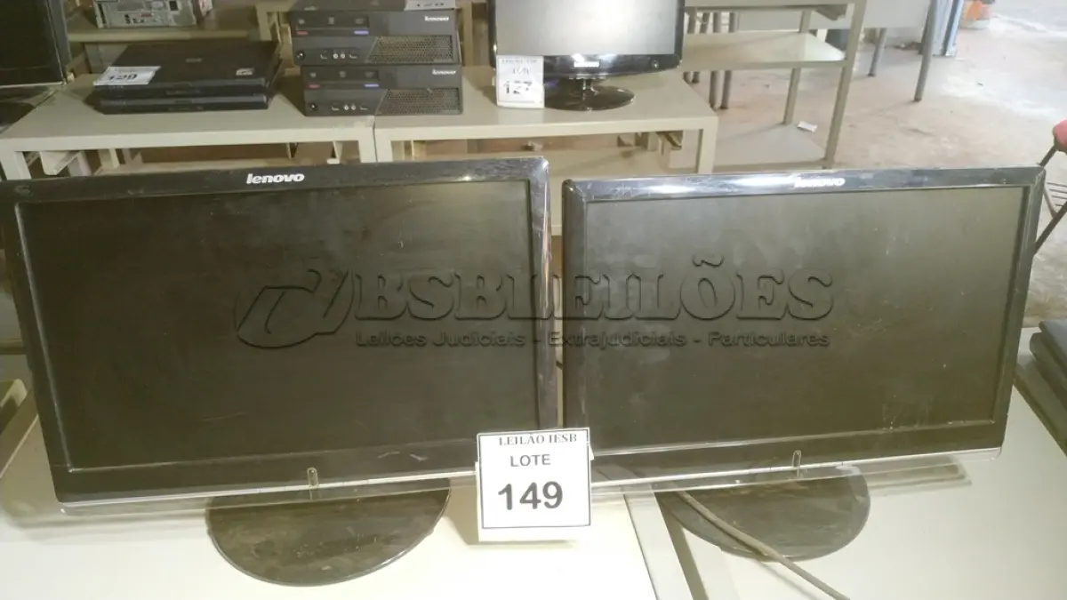 LOTE 149 - 02 MONITORES LENOVO. (NO ESTADO) ATENÇÃO! FAZER A VISITAÇÃO ANTES DE ARREMATAR, NÃO SABEMOS SE FUNCIONA, LEILÃO NÃO TEM GARANTIA E NEM DEVOLUÇÃO, SUJEITO A POSSÍVEIS AVARIAS VISÍVEIS/OCULTAS E/OU AUSÊNCIA DE COMPONENTES.