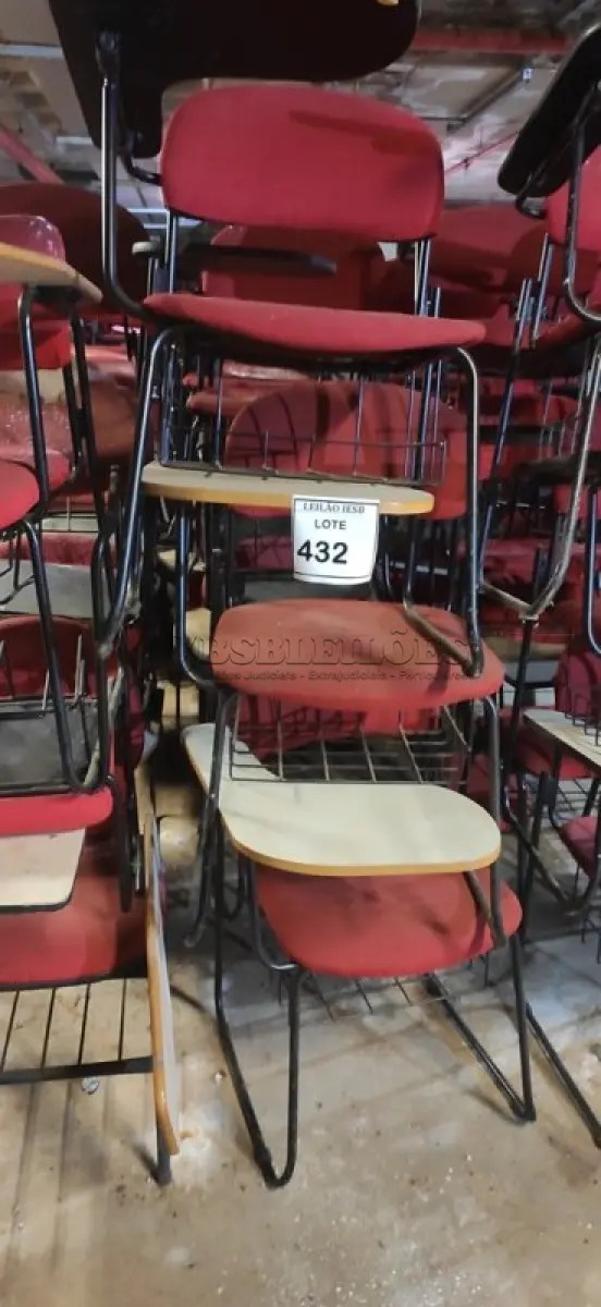 LOTE 432 - 15 CADEIRAS UNIVERSITÁRIAS. (NO ESTADO) ATENÇÃO! FAZER A VISITAÇÃO ANTES DE ARREMATAR, NÃO SABEMOS SE FUNCIONA, LEILÃO NÃO TEM GARANTIA E NEM DEVOLUÇÃO, SUJEITO A POSSÍVEIS AVARIAS VISÍVEIS/OCULTAS E/OU AUSÊNCIA DE COMPONENTES.
