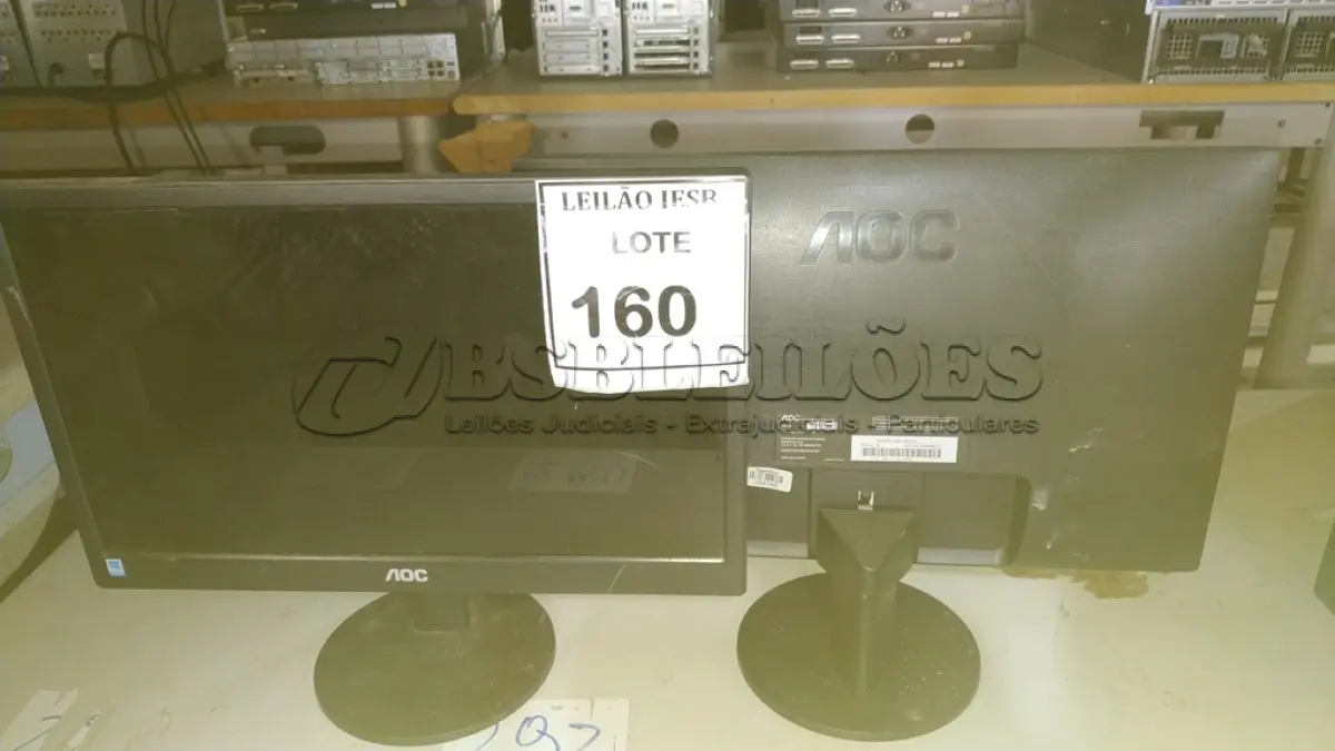 LOTE 160 - 02 MONITORES AOC. (NO ESTADO) ATENÇÃO! FAZER A VISITAÇÃO ANTES DE ARREMATAR, NÃO SABEMOS SE FUNCIONA, LEILÃO NÃO TEM GARANTIA E NEM DEVOLUÇÃO, SUJEITO A POSSÍVEIS AVARIAS VISÍVEIS/OCULTAS E/OU AUSÊNCIA DE COMPONENTES.