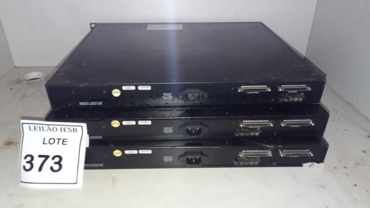 LOTE 373 - 03 SWITCHES. (NO ESTADO) ATENÇÃO! FAZER A VISITAÇÃO ANTES DE ARREMATAR, NÃO SABEMOS SE FUNCIONA, LEILÃO NÃO TEM GARANTIA E NEM DEVOLUÇÃO, SUJEITO A POSSÍVEIS AVARIAS VISÍVEIS/OCULTAS E/OU AUSÊNCIA DE COMPONENTES.