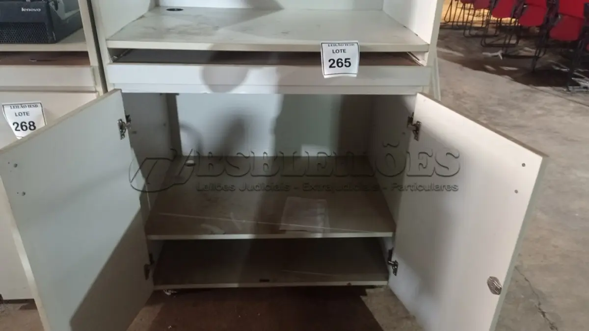 LOTE 265 - 02 BALCÕES EM MADEIRA PARA SALA DE AULA. (NO ESTADO) ATENÇÃO! FAZER A VISITAÇÃO ANTES DE ARREMATAR, NÃO SABEMOS SE FUNCIONA, LEILÃO NÃO TEM GARANTIA E NEM DEVOLUÇÃO, SUJEITO A POSSÍVEIS AVARIAS VISÍVEIS/OCULTAS E/OU AUSÊNCIA DE COMPONENTES.