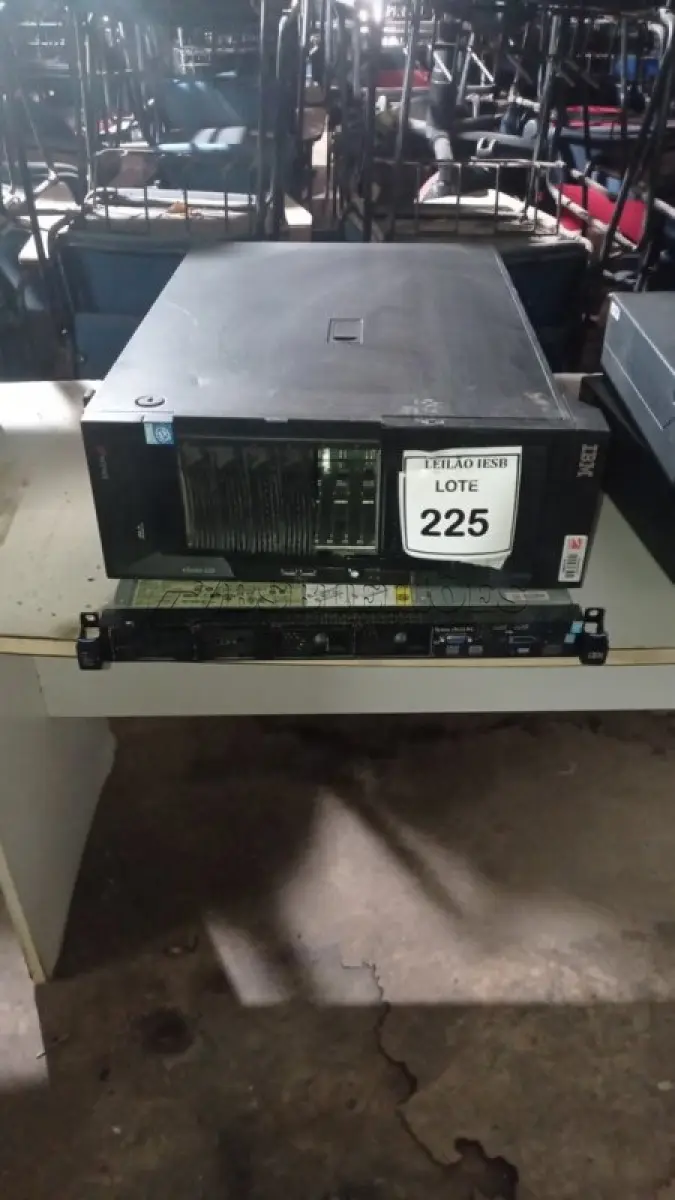 LOTE 225 - 01 SERVIDOR IBM 226 E 01 SERVIDOR IBM X3550. (NO ESTADO) ATENÇÃO! FAZER A VISITAÇÃO ANTES DE ARREMATAR, NÃO SABEMOS SE FUNCIONA, LEILÃO NÃO TEM GARANTIA E NEM DEVOLUÇÃO, SUJEITO A POSSÍVEIS AVARIAS VISÍVEIS/OCULTAS E/OU AUSÊNCIA DE COMPONENTES.