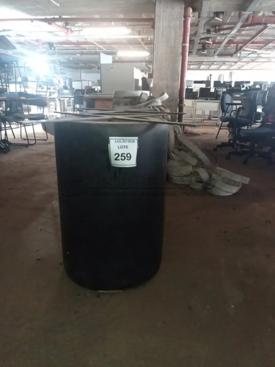 LOTE 259 - 02 BASES DE MESA. (NO ESTADO) ATENÇÃO! FAZER A VISITAÇÃO ANTES DE ARREMATAR, NÃO SABEMOS SE FUNCIONA, LEILÃO NÃO TEM GARANTIA E NEM DEVOLUÇÃO, SUJEITO A POSSÍVEIS AVARIAS VISÍVEIS/OCULTAS E/OU AUSÊNCIA DE COMPONENTES.