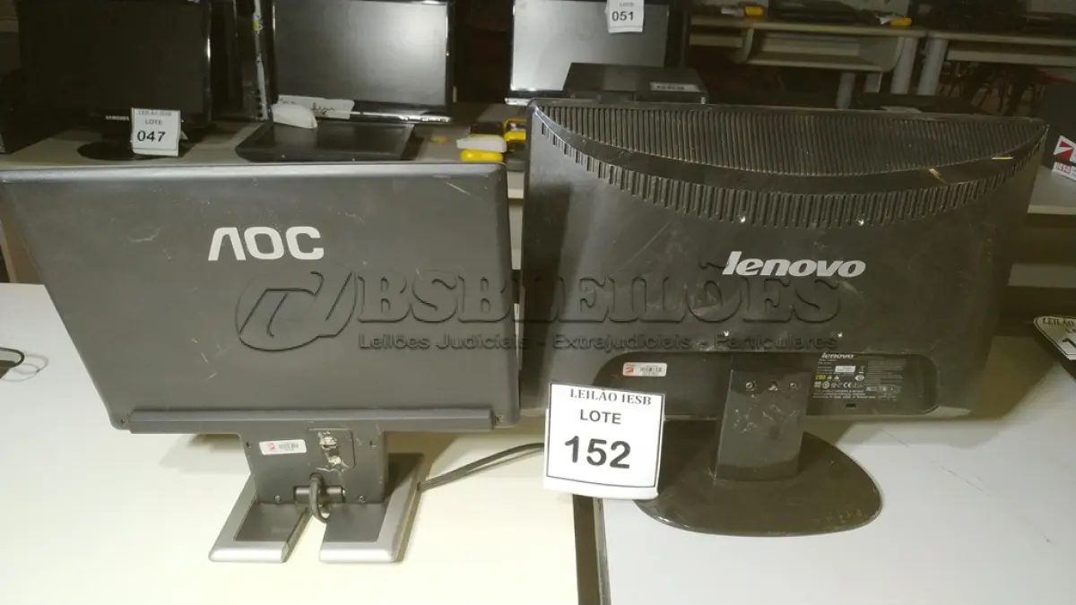 LOTE 152 - 02 MONITORES LENOVO. (NO ESTADO) ATENÇÃO! FAZER A VISITAÇÃO ANTES DE ARREMATAR, NÃO SABEMOS SE FUNCIONA, LEILÃO NÃO TEM GARANTIA E NEM DEVOLUÇÃO, SUJEITO A POSSÍVEIS AVARIAS VISÍVEIS/OCULTAS E/OU AUSÊNCIA DE COMPONENTES.
