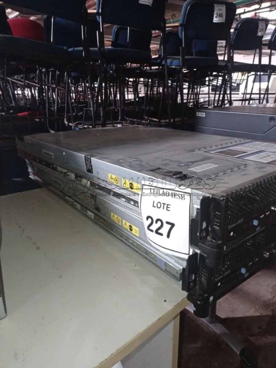 LOTE 227 - 02 SERVIDORES IBM SYSTEM  SERIE X3650.  (NO ESTADO) ATENÇÃO! FAZER A VISITAÇÃO ANTES DE ARREMATAR, NÃO SABEMOS SE FUNCIONA, LEILÃO NÃO TEM GARANTIA E NEM DEVOLUÇÃO, SUJEITO A POSSÍVEIS AVARIAS VISÍVEIS/OCULTAS E/OU AUSÊNCIA DE COMPONENTES.