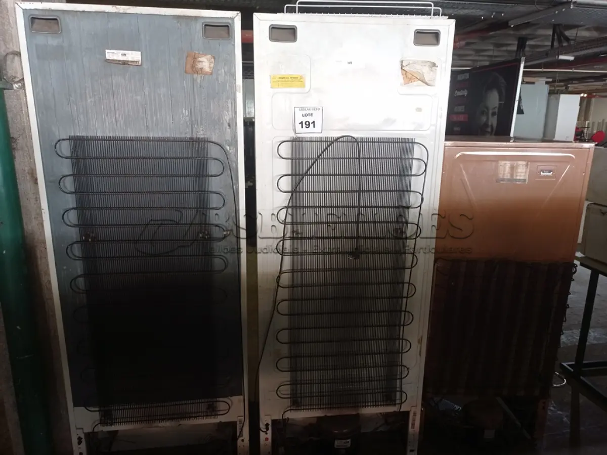 LOTE 191 - 02 GELADEIRAS BRASTEMP E 01 GELADEIRA CÔNSUL. (NO ESTADO) ATENÇÃO! FAZER A VISITAÇÃO ANTES DE ARREMATAR, NÃO SABEMOS SE FUNCIONA, LEILÃO NÃO TEM GARANTIA E NEM DEVOLUÇÃO, SUJEITO A POSSÍVEIS AVARIAS VISÍVEIS/OCULTAS E/OU AUSÊNCIA DE COMPONENTES.