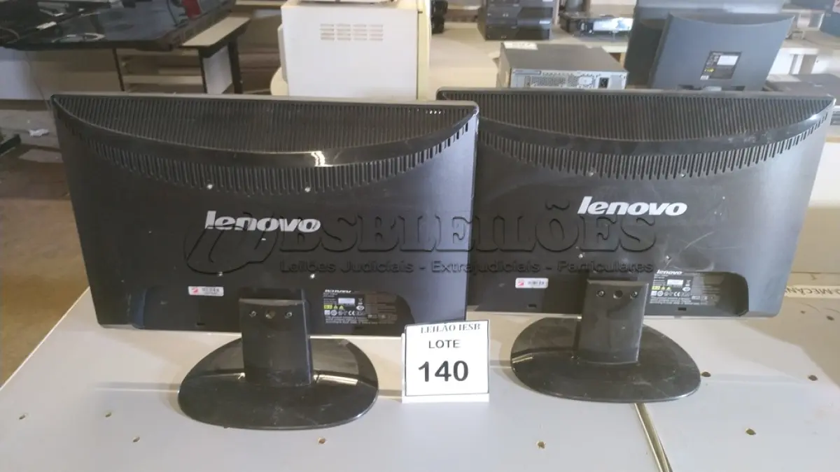 LOTE 140 - 02 MONITORES LENOVO. (NO ESTADO) ATENÇÃO! FAZER A VISITAÇÃO ANTES DE ARREMATAR, NÃO SABEMOS SE FUNCIONA, LEILÃO NÃO TEM GARANTIA E NEM DEVOLUÇÃO, SUJEITO A POSSÍVEIS AVARIAS VISÍVEIS/OCULTAS E/OU AUSÊNCIA DE COMPONENTES.