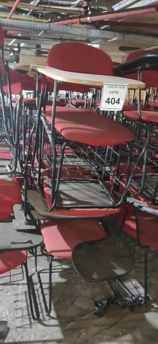 LOTE 404 - 12 CADEIRAS UNIVERSITÁRIA. (NO ESTADO) ATENÇÃO! FAZER A VISITAÇÃO ANTES DE ARREMATAR, NÃO SABEMOS SE FUNCIONA, LEILÃO NÃO TEM GARANTIA E NEM DEVOLUÇÃO, SUJEITO A POSSÍVEIS AVARIAS VISÍVEIS/OCULTAS E/OU AUSÊNCIA DE COMPONENTES.