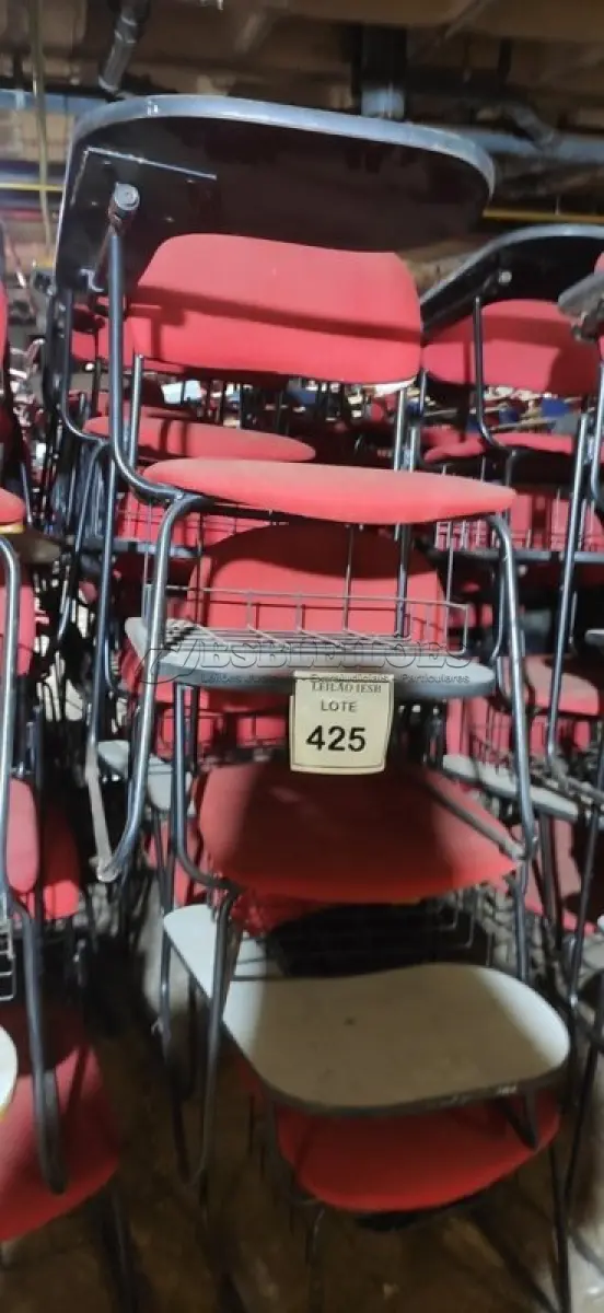 LOTE 425 - 15 CADEIRAS UNIVERSITÁRIAS. (NO ESTADO) ATENÇÃO! FAZER A VISITAÇÃO ANTES DE ARREMATAR, NÃO SABEMOS SE FUNCIONA, LEILÃO NÃO TEM GARANTIA E NEM DEVOLUÇÃO, SUJEITO A POSSÍVEIS AVARIAS VISÍVEIS/OCULTAS E/OU AUSÊNCIA DE COMPONENTES.