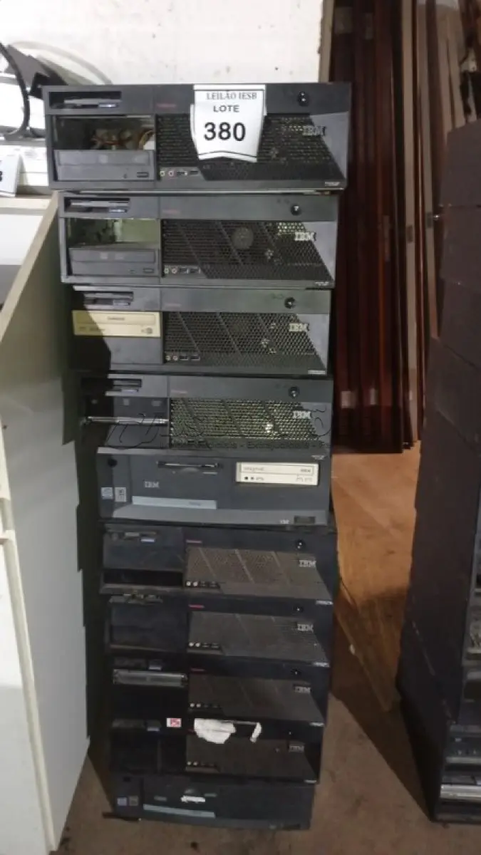 LOTE 380 - 10 CPUS IBM PARA RETIRADAS DE PEÇAS. (NO ESTADO) ATENÇÃO! FAZER A VISITAÇÃO ANTES DE ARREMATAR, NÃO SABEMOS SE FUNCIONA, LEILÃO NÃO TEM GARANTIA E NEM DEVOLUÇÃO, SUJEITO A POSSÍVEIS AVARIAS VISÍVEIS/OCULTAS E/OU AUSÊNCIA DE COMPONENTES.