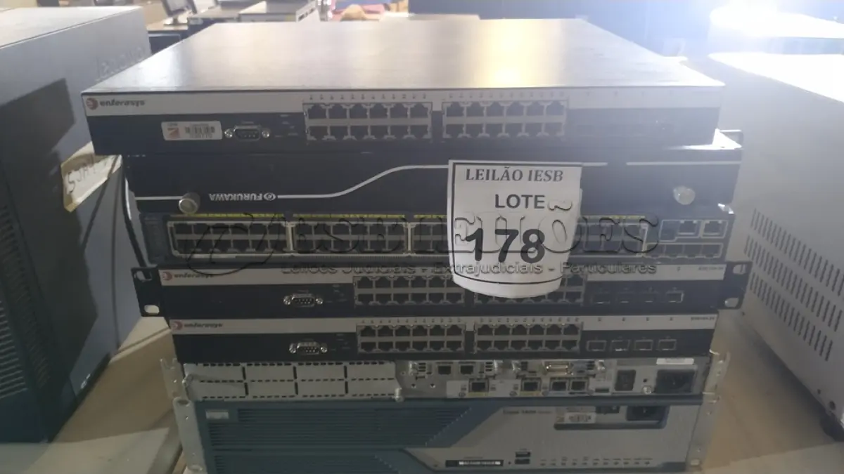 LOTE 178 - 01 LOTE COM SWITCHES E EQUIPAMENTOS OPITICO.  (NO ESTADO) ATENÇÃO! FAZER A VISITAÇÃO ANTES DE ARREMATAR, NÃO SABEMOS SE FUNCIONA, LEILÃO NÃO TEM GARANTIA E NEM DEVOLUÇÃO, SUJEITO A POSSÍVEIS AVARIAS VISÍVEIS/OCULTAS E/OU AUSÊNCIA DE COMPONENTES.