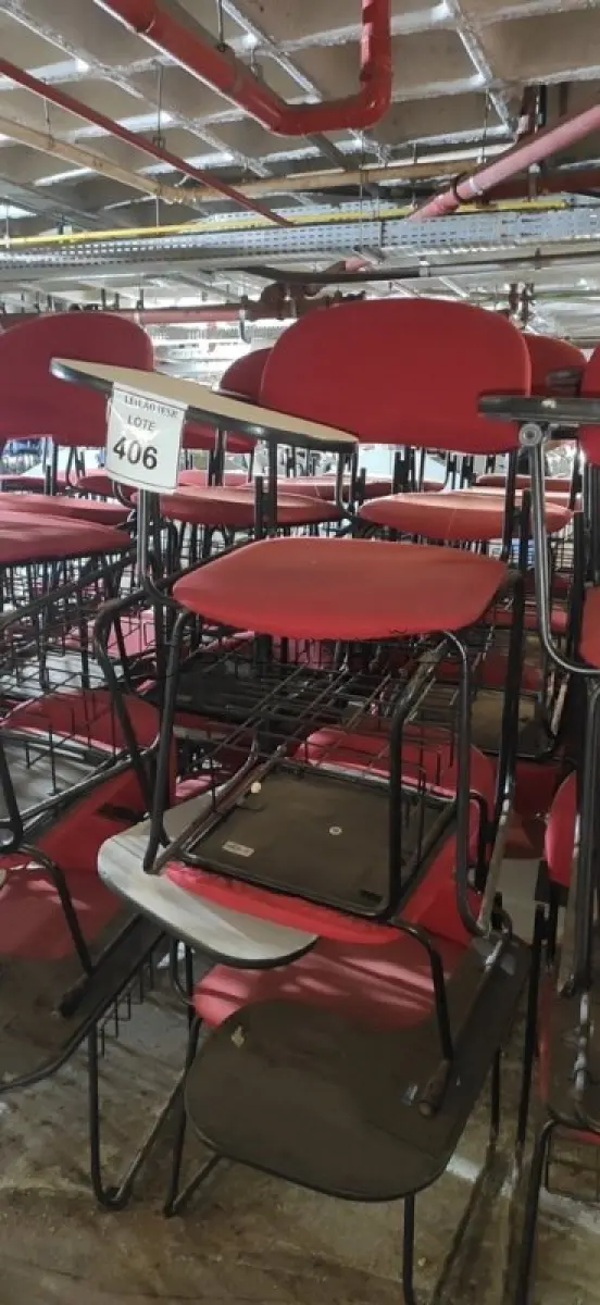 LOTE 406 - 12 CADEIRAS UNIVERSITÁRIA. (NO ESTADO) ATENÇÃO! FAZER A VISITAÇÃO ANTES DE ARREMATAR, NÃO SABEMOS SE FUNCIONA, LEILÃO NÃO TEM GARANTIA E NEM DEVOLUÇÃO, SUJEITO A POSSÍVEIS AVARIAS VISÍVEIS/OCULTAS E/OU AUSÊNCIA DE COMPONENTES.