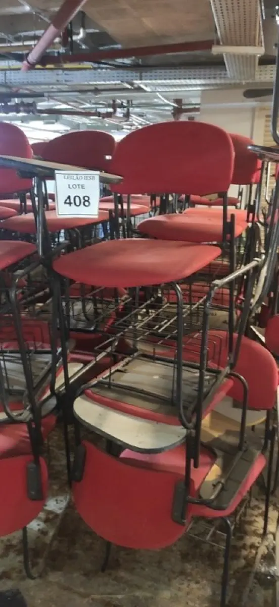LOTE 408 - 12 CADEIRAS UNIVERSITÁRIA. (NO ESTADO) ATENÇÃO! FAZER A VISITAÇÃO ANTES DE ARREMATAR, NÃO SABEMOS SE FUNCIONA, LEILÃO NÃO TEM GARANTIA E NEM DEVOLUÇÃO, SUJEITO A POSSÍVEIS AVARIAS VISÍVEIS/OCULTAS E/OU AUSÊNCIA DE COMPONENTES.