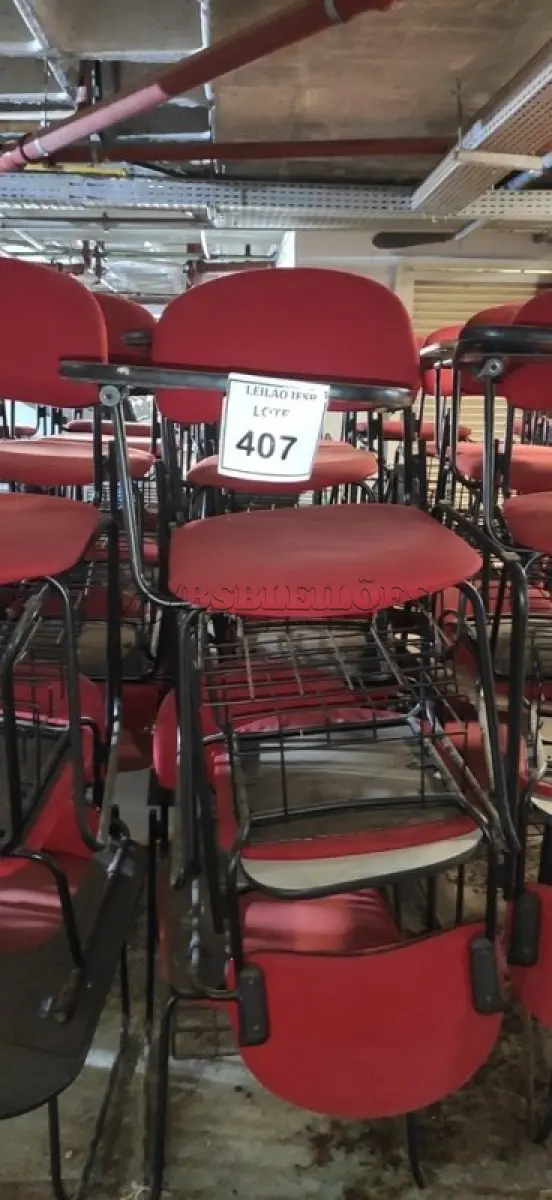 LOTE 407 - 12 CADEIRAS UNIVERSITÁRIA. (NO ESTADO) ATENÇÃO! FAZER A VISITAÇÃO ANTES DE ARREMATAR, NÃO SABEMOS SE FUNCIONA, LEILÃO NÃO TEM GARANTIA E NEM DEVOLUÇÃO, SUJEITO A POSSÍVEIS AVARIAS VISÍVEIS/OCULTAS E/OU AUSÊNCIA DE COMPONENTES.