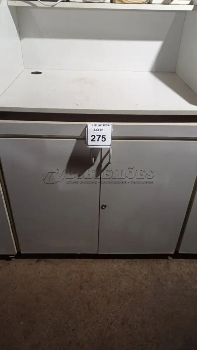 LOTE 275 - 02 BALCÕES EM MADEIRA PARA SALA DE AULA. (NO ESTADO) ATENÇÃO! FAZER A VISITAÇÃO ANTES DE ARREMATAR, NÃO SABEMOS SE FUNCIONA, LEILÃO NÃO TEM GARANTIA E NEM DEVOLUÇÃO, SUJEITO A POSSÍVEIS AVARIAS VISÍVEIS/OCULTAS E/OU AUSÊNCIA DE COMPONENTES.