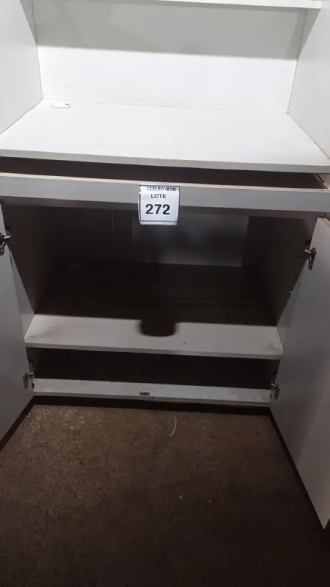 LOTE 272 - 02 BALCÕES EM MADEIRA PARA SALA DE AULA. (NO ESTADO) ATENÇÃO! FAZER A VISITAÇÃO ANTES DE ARREMATAR, NÃO SABEMOS SE FUNCIONA, LEILÃO NÃO TEM GARANTIA E NEM DEVOLUÇÃO, SUJEITO A POSSÍVEIS AVARIAS VISÍVEIS/OCULTAS E/OU AUSÊNCIA DE COMPONENTES.
