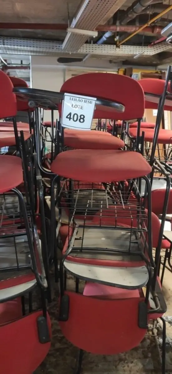 LOTE 408 - 12 CADEIRAS UNIVERSITÁRIA. (NO ESTADO) ATENÇÃO! FAZER A VISITAÇÃO ANTES DE ARREMATAR, NÃO SABEMOS SE FUNCIONA, LEILÃO NÃO TEM GARANTIA E NEM DEVOLUÇÃO, SUJEITO A POSSÍVEIS AVARIAS VISÍVEIS/OCULTAS E/OU AUSÊNCIA DE COMPONENTES.