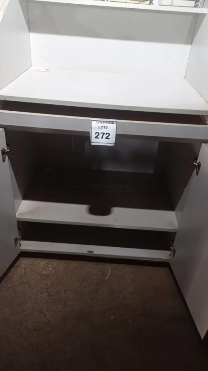 LOTE 272 - 02 BALCÕES EM MADEIRA PARA SALA DE AULA. (NO ESTADO) ATENÇÃO! FAZER A VISITAÇÃO ANTES DE ARREMATAR, NÃO SABEMOS SE FUNCIONA, LEILÃO NÃO TEM GARANTIA E NEM DEVOLUÇÃO, SUJEITO A POSSÍVEIS AVARIAS VISÍVEIS/OCULTAS E/OU AUSÊNCIA DE COMPONENTES.