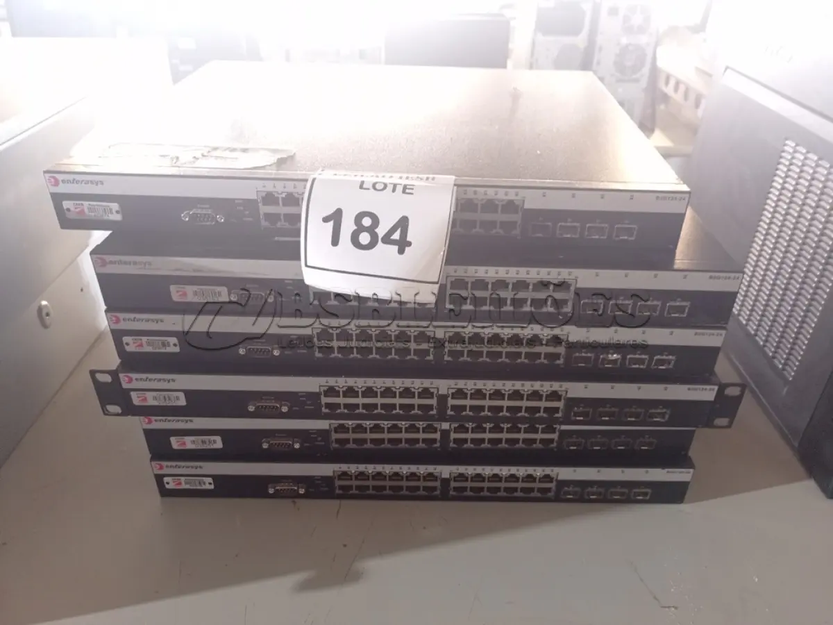 LOTE 184 - 01 LOTE COM SWITCHES. (NO ESTADO) ATENÇÃO! FAZER A VISITAÇÃO ANTES DE ARREMATAR, NÃO SABEMOS SE FUNCIONA, LEILÃO NÃO TEM GARANTIA E NEM DEVOLUÇÃO, SUJEITO A POSSÍVEIS AVARIAS VISÍVEIS/OCULTAS E/OU AUSÊNCIA DE COMPONENTES.