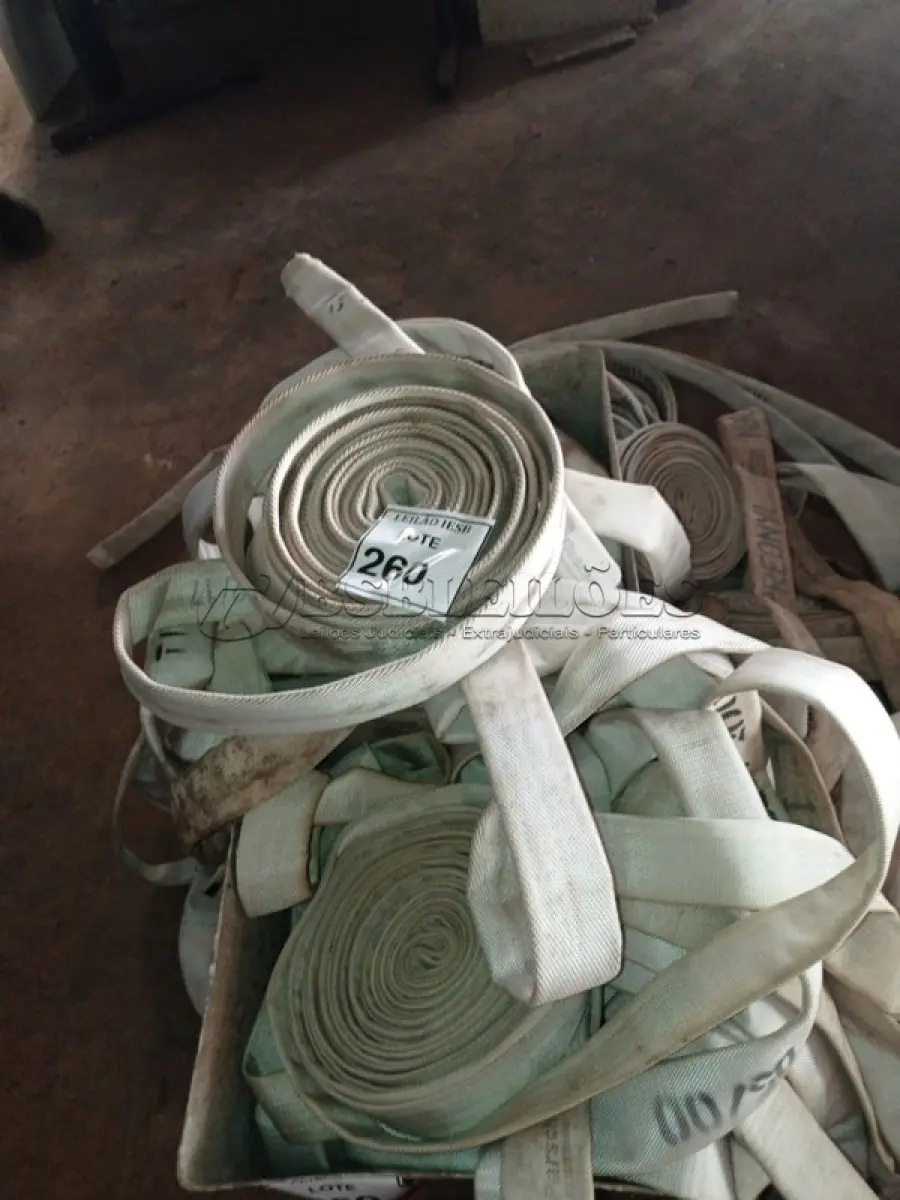 LOTE 260 - 01 LOTE COM MANGUEIRAS DE INCÊNDIO. (NO ESTADO) ATENÇÃO! FAZER A VISITAÇÃO ANTES DE ARREMATAR, NÃO SABEMOS SE FUNCIONA, LEILÃO NÃO TEM GARANTIA E NEM DEVOLUÇÃO, SUJEITO A POSSÍVEIS AVARIAS VISÍVEIS/OCULTAS E/OU AUSÊNCIA DE COMPONENTES.