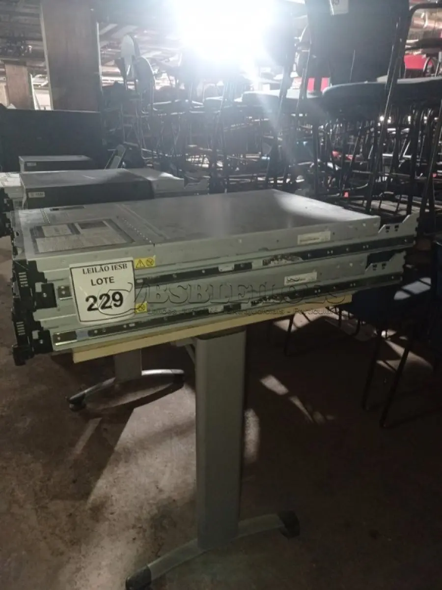 LOTE 229 - 02 SERVIDORES IBM SERIE X 3650. (NO ESTADO) ATENÇÃO! FAZER A VISITAÇÃO ANTES DE ARREMATAR, NÃO SABEMOS SE FUNCIONA, LEILÃO NÃO TEM GARANTIA E NEM DEVOLUÇÃO, SUJEITO A POSSÍVEIS AVARIAS VISÍVEIS/OCULTAS E/OU AUSÊNCIA DE COMPONENTES.