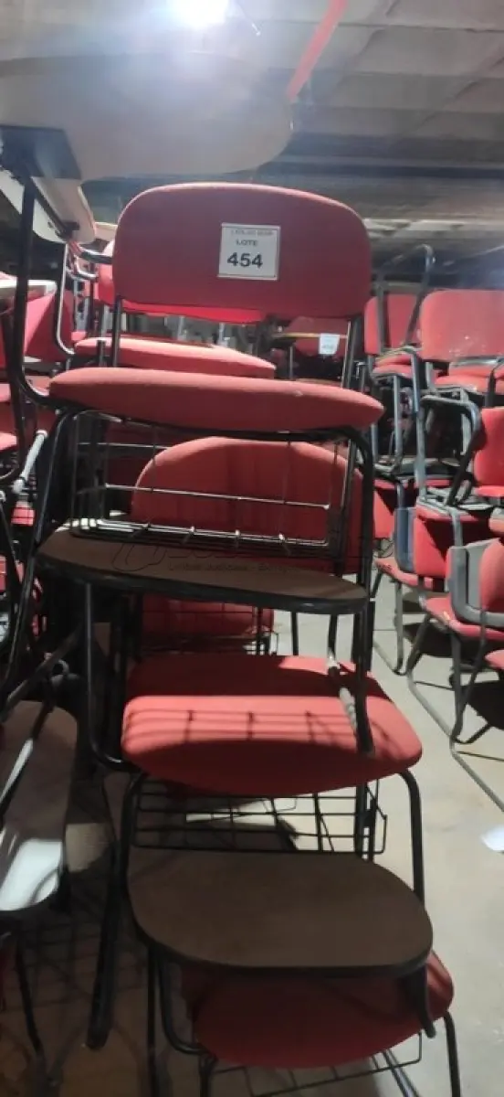LOTE 454 - 15 CADEIRAS UNIVERSITÁRIAS. (NO ESTADO) ATENÇÃO! FAZER A VISITAÇÃO ANTES DE ARREMATAR, NÃO SABEMOS SE FUNCIONA, LEILÃO NÃO TEM GARANTIA E NEM DEVOLUÇÃO, SUJEITO A POSSÍVEIS AVARIAS VISÍVEIS/OCULTAS E/OU AUSÊNCIA DE COMPONENTES.
