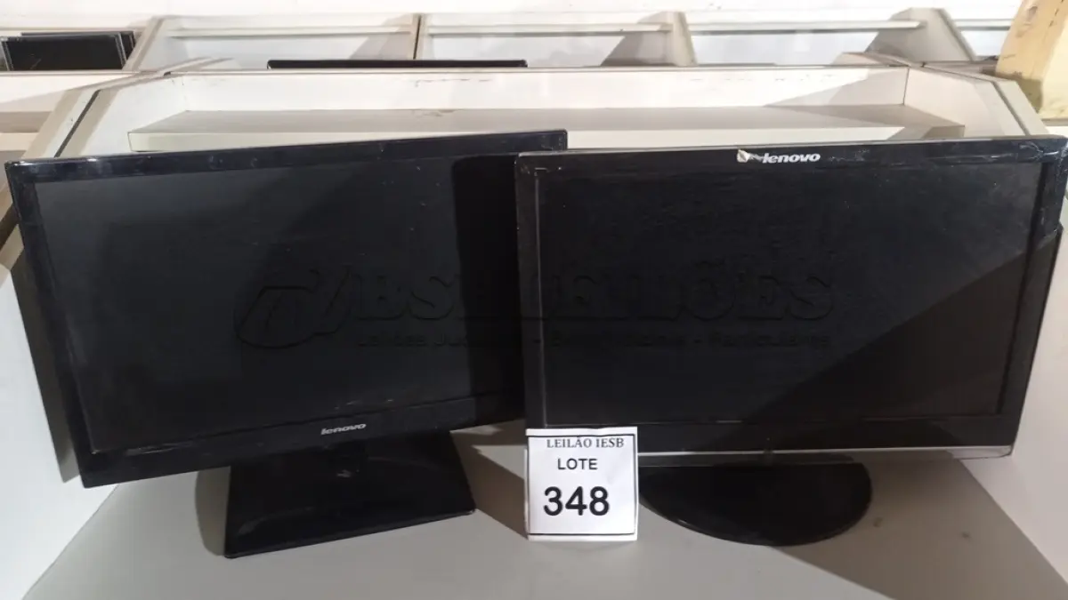 LOTE 348 - 02 MONITORES LENOVO. (NO ESTADO) ATENÇÃO! FAZER A VISITAÇÃO ANTES DE ARREMATAR, NÃO SABEMOS SE FUNCIONA, LEILÃO NÃO TEM GARANTIA E NEM DEVOLUÇÃO, SUJEITO A POSSÍVEIS AVARIAS VISÍVEIS/OCULTAS E/OU AUSÊNCIA DE COMPONENTES.