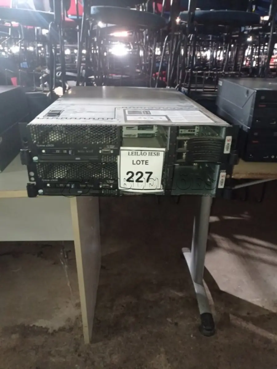 LOTE 227 - 02 SERVIDORES IBM SYSTEM  SERIE X3650.  (NO ESTADO) ATENÇÃO! FAZER A VISITAÇÃO ANTES DE ARREMATAR, NÃO SABEMOS SE FUNCIONA, LEILÃO NÃO TEM GARANTIA E NEM DEVOLUÇÃO, SUJEITO A POSSÍVEIS AVARIAS VISÍVEIS/OCULTAS E/OU AUSÊNCIA DE COMPONENTES.
