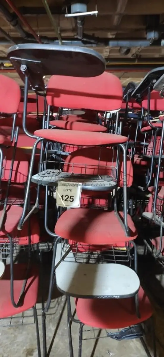 LOTE 425 - 15 CADEIRAS UNIVERSITÁRIAS. (NO ESTADO) ATENÇÃO! FAZER A VISITAÇÃO ANTES DE ARREMATAR, NÃO SABEMOS SE FUNCIONA, LEILÃO NÃO TEM GARANTIA E NEM DEVOLUÇÃO, SUJEITO A POSSÍVEIS AVARIAS VISÍVEIS/OCULTAS E/OU AUSÊNCIA DE COMPONENTES.