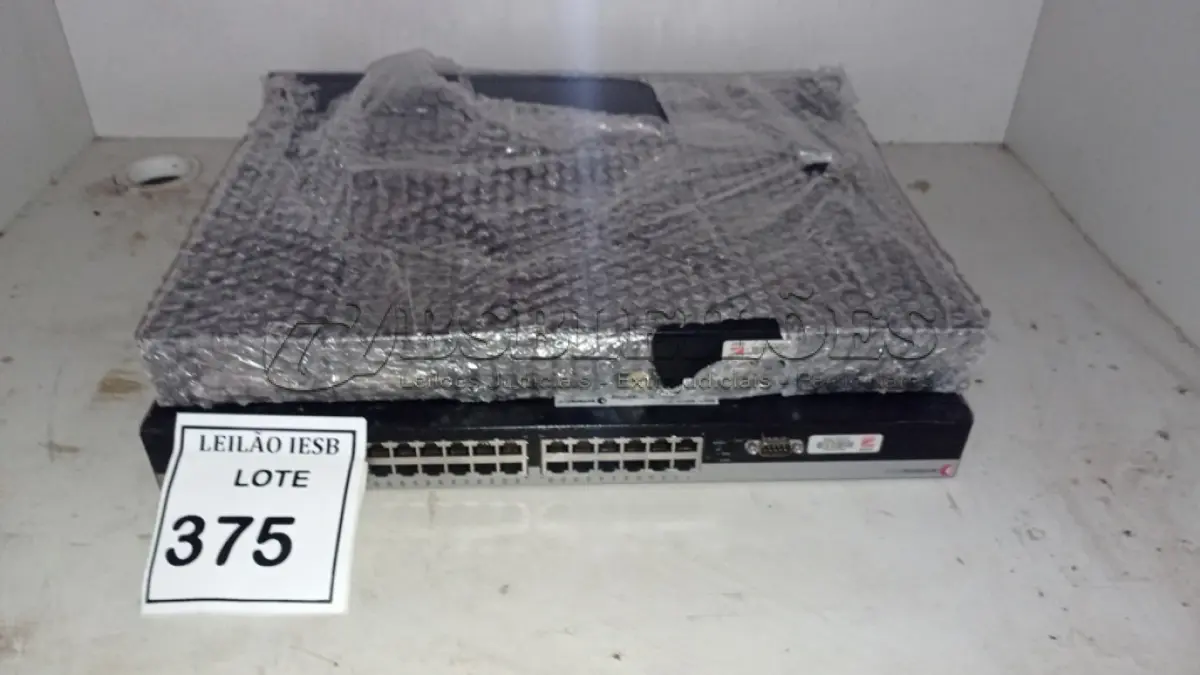 LOTE 375 - 02 SWITCHES. (NO ESTADO) ATENÇÃO! FAZER A VISITAÇÃO ANTES DE ARREMATAR, NÃO SABEMOS SE FUNCIONA, LEILÃO NÃO TEM GARANTIA E NEM DEVOLUÇÃO, SUJEITO A POSSÍVEIS AVARIAS VISÍVEIS/OCULTAS E/OU AUSÊNCIA DE COMPONENTES.
