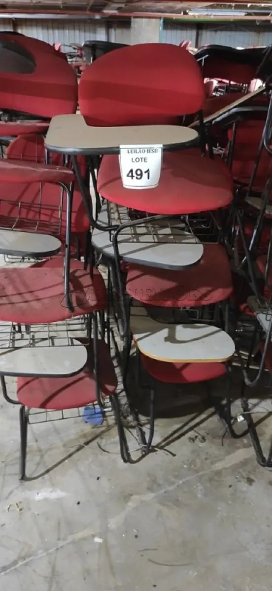 LOTE 491 - 12 CADEIRAS UNIVERSITÁRIAS. (NO ESTADO) ATENÇÃO! FAZER A VISITAÇÃO ANTES DE ARREMATAR, NÃO SABEMOS SE FUNCIONA, LEILÃO NÃO TEM GARANTIA E NEM DEVOLUÇÃO, SUJEITO A POSSÍVEIS AVARIAS VISÍVEIS/OCULTAS E/OU AUSÊNCIA DE COMPONENTES.