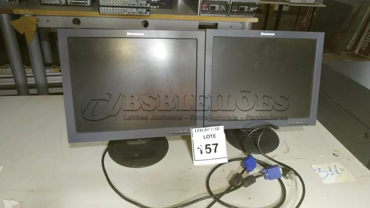 LOTE 157 - 02 MONITORES LENOVO. (NO ESTADO) ATENÇÃO! FAZER A VISITAÇÃO ANTES DE ARREMATAR, NÃO SABEMOS SE FUNCIONA, LEILÃO NÃO TEM GARANTIA E NEM DEVOLUÇÃO, SUJEITO A POSSÍVEIS AVARIAS VISÍVEIS/OCULTAS E/OU AUSÊNCIA DE COMPONENTES.