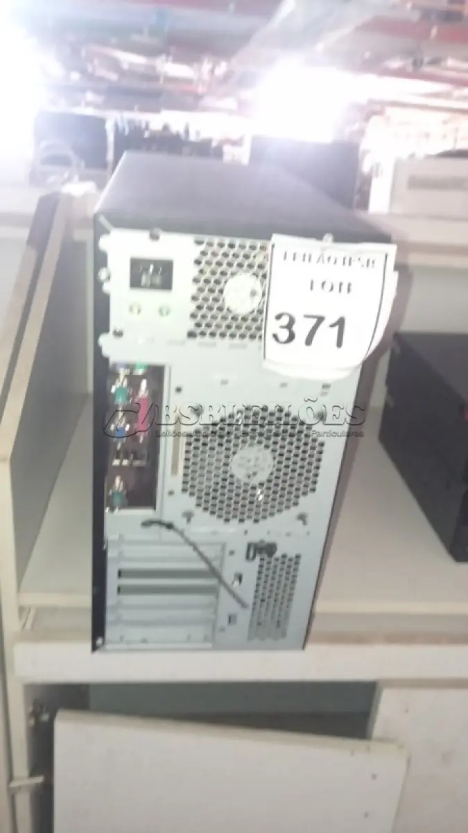 LOTE 371 - 01SERVIDOR IBM X SERIES 206M. (NO ESTADO) ATENÇÃO! FAZER A VISITAÇÃO ANTES DE ARREMATAR, NÃO SABEMOS SE FUNCIONA, LEILÃO NÃO TEM GARANTIA E NEM DEVOLUÇÃO, SUJEITO A POSSÍVEIS AVARIAS VISÍVEIS/OCULTAS E/OU AUSÊNCIA DE COMPONENTES.