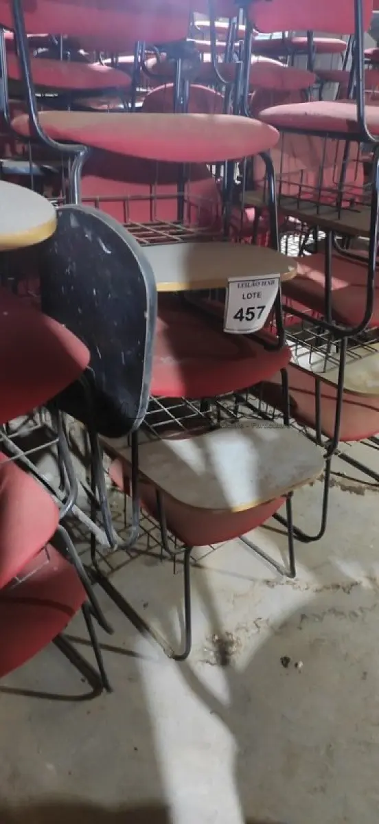 LOTE 457 - 15 CADEIRAS UNIVERSITÁRIAS. (NO ESTADO) ATENÇÃO! FAZER A VISITAÇÃO ANTES DE ARREMATAR, NÃO SABEMOS SE FUNCIONA, LEILÃO NÃO TEM GARANTIA E NEM DEVOLUÇÃO, SUJEITO A POSSÍVEIS AVARIAS VISÍVEIS/OCULTAS E/OU AUSÊNCIA DE COMPONENTES.