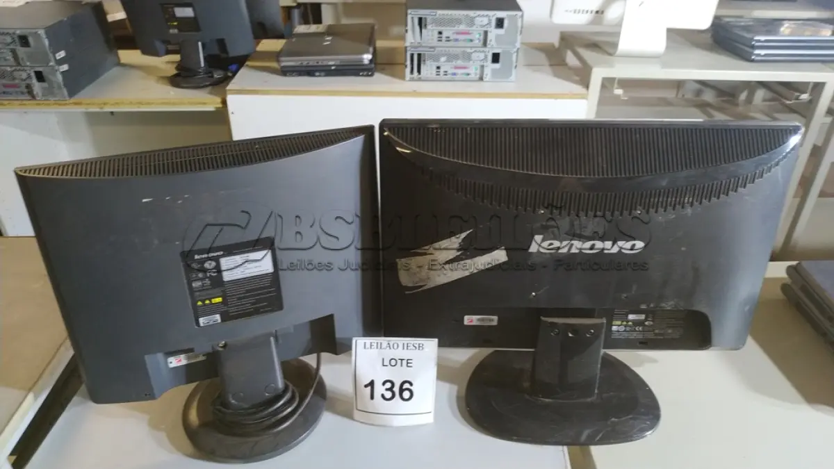 LOTE 136 - 02 MONITORES LENOVO. (NO ESTADO) ATENÇÃO! FAZER A VISITAÇÃO ANTES DE ARREMATAR, NÃO SABEMOS SE FUNCIONA, LEILÃO NÃO TEM GARANTIA E NEM DEVOLUÇÃO, SUJEITO A POSSÍVEIS AVARIAS VISÍVEIS/OCULTAS E/OU AUSÊNCIA DE COMPONENTES.