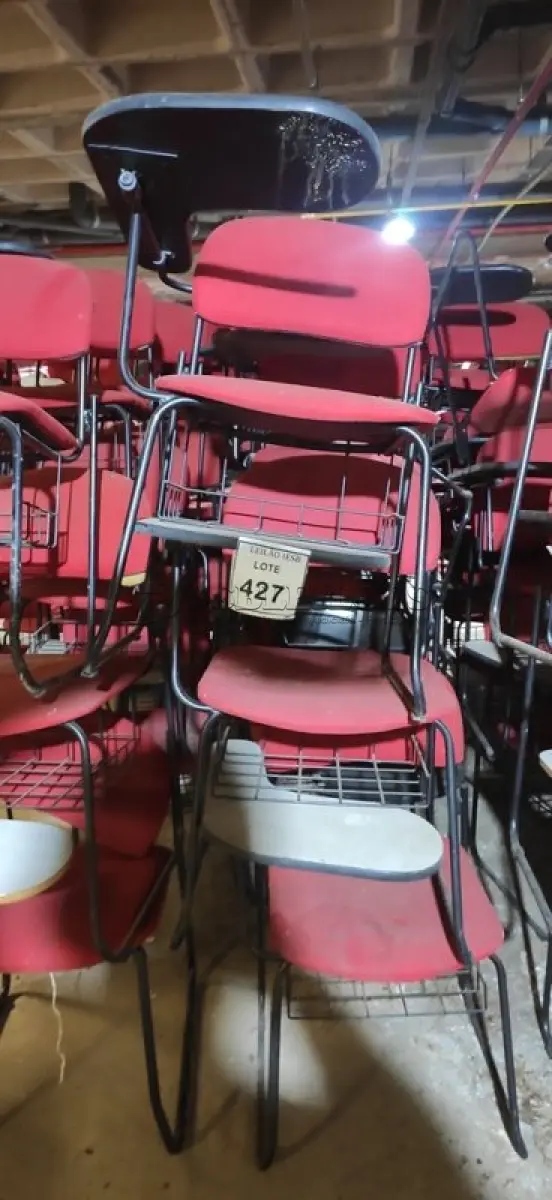 LOTE 427 - 15 CADEIRAS UNIVERSITÁRIAS. (NO ESTADO) ATENÇÃO! FAZER A VISITAÇÃO ANTES DE ARREMATAR, NÃO SABEMOS SE FUNCIONA, LEILÃO NÃO TEM GARANTIA E NEM DEVOLUÇÃO, SUJEITO A POSSÍVEIS AVARIAS VISÍVEIS/OCULTAS E/OU AUSÊNCIA DE COMPONENTES.