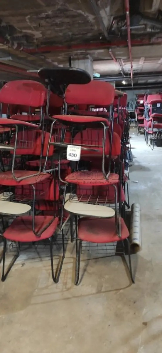 LOTE 430 - 15 CADEIRAS UNIVERSITÁRIAS. (NO ESTADO) ATENÇÃO! FAZER A VISITAÇÃO ANTES DE ARREMATAR, NÃO SABEMOS SE FUNCIONA, LEILÃO NÃO TEM GARANTIA E NEM DEVOLUÇÃO, SUJEITO A POSSÍVEIS AVARIAS VISÍVEIS/OCULTAS E/OU AUSÊNCIA DE COMPONENTES.