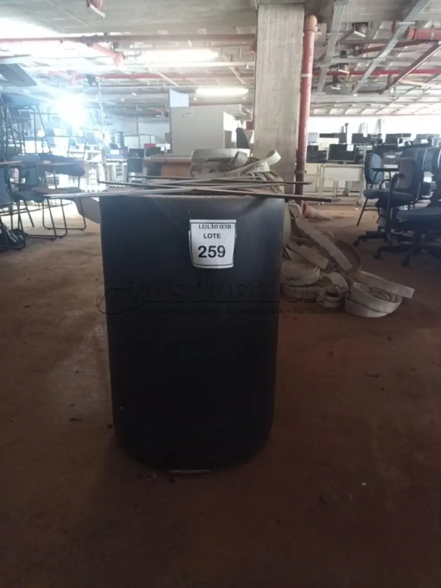 LOTE 259 - 02 BASES DE MESA. (NO ESTADO) ATENÇÃO! FAZER A VISITAÇÃO ANTES DE ARREMATAR, NÃO SABEMOS SE FUNCIONA, LEILÃO NÃO TEM GARANTIA E NEM DEVOLUÇÃO, SUJEITO A POSSÍVEIS AVARIAS VISÍVEIS/OCULTAS E/OU AUSÊNCIA DE COMPONENTES.