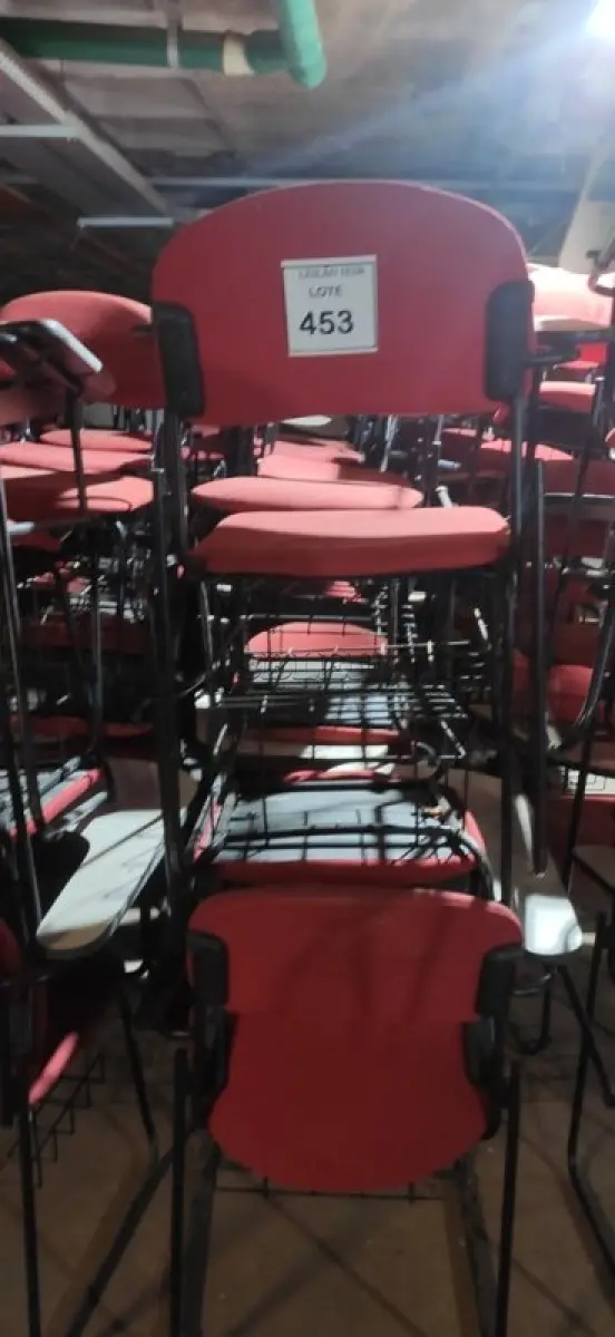LOTE 453 - 18 CADEIRAS UNIVERSITÁRIAS. (NO ESTADO) ATENÇÃO! FAZER A VISITAÇÃO ANTES DE ARREMATAR, NÃO SABEMOS SE FUNCIONA, LEILÃO NÃO TEM GARANTIA E NEM DEVOLUÇÃO, SUJEITO A POSSÍVEIS AVARIAS VISÍVEIS/OCULTAS E/OU AUSÊNCIA DE COMPONENTES.