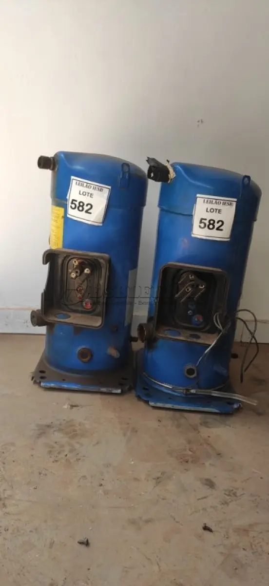 LOTE 582 - 02 COMPRESSORES PARA AR-CONDICIONADO NA COR AZUL.( (NO ESTADO) ATENÇÃO! FAZER A VISITAÇÃO ANTES DE ARREMATAR, NÃO SABEMOS SE FUNCIONA, LEILÃO NÃO TEM GARANTIA E NEM DEVOLUÇÃO, SUJEITO A POSSÍVEIS AVARIAS VISÍVEIS/OCULTAS E/OU AUSÊNCIA DE COMPONENTES.