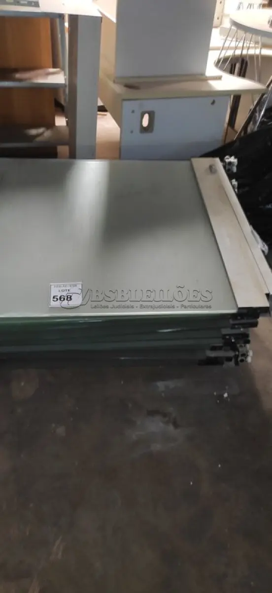 LOTE 568 - 01 LOTE COM PORTAS DE CORRES EM VIDRO. (NO ESTADO) ATENÇÃO! FAZER A VISITAÇÃO ANTES DE ARREMATAR, NÃO SABEMOS SE FUNCIONA, LEILÃO NÃO TEM GARANTIA E NEM DEVOLUÇÃO, SUJEITO A POSSÍVEIS AVARIAS VISÍVEIS/OCULTAS E/OU AUSÊNCIA DE COMPONENTES.