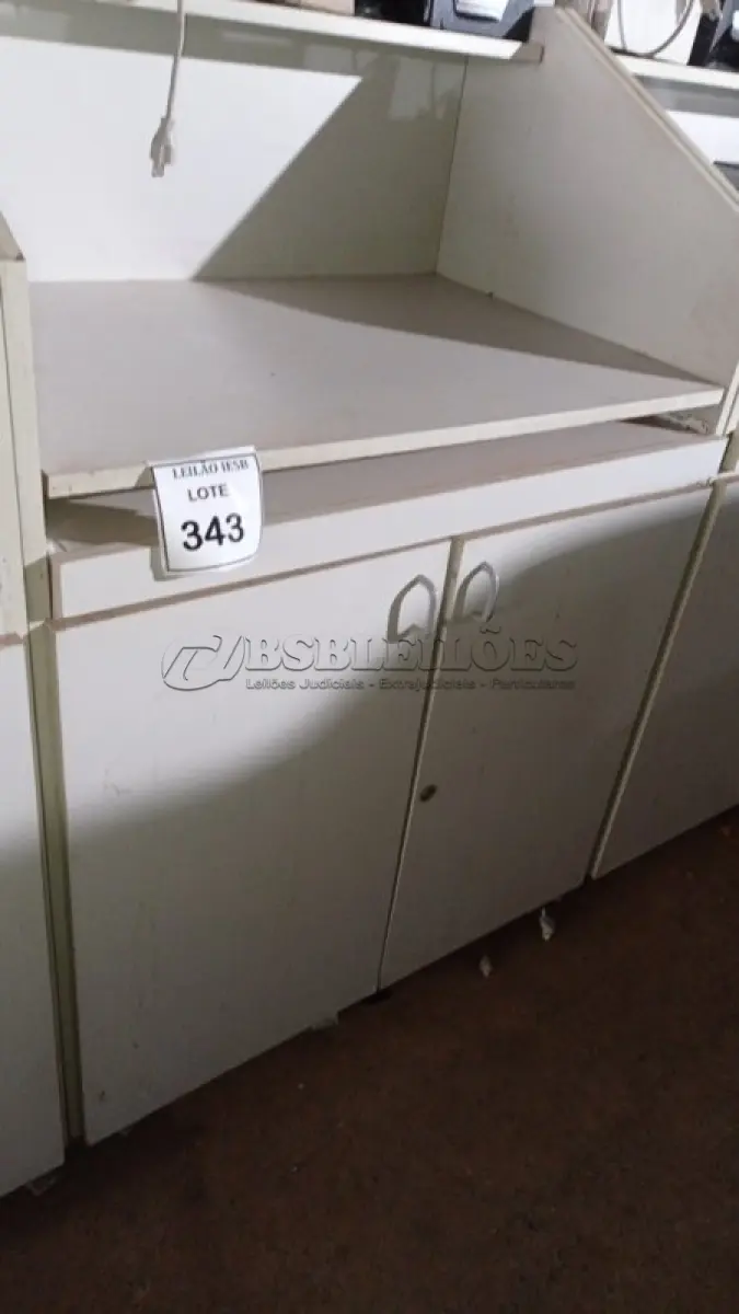 LOTE 343 - 02 BALCÕES EM MADEIRA PARA SALA DE AULA. (NO ESTADO) ATENÇÃO! FAZER A VISITAÇÃO ANTES DE ARREMATAR, NÃO SABEMOS SE FUNCIONA, LEILÃO NÃO TEM GARANTIA E NEM DEVOLUÇÃO, SUJEITO A POSSÍVEIS AVARIAS VISÍVEIS/OCULTAS E/OU AUSÊNCIA DE COMPONENTES.